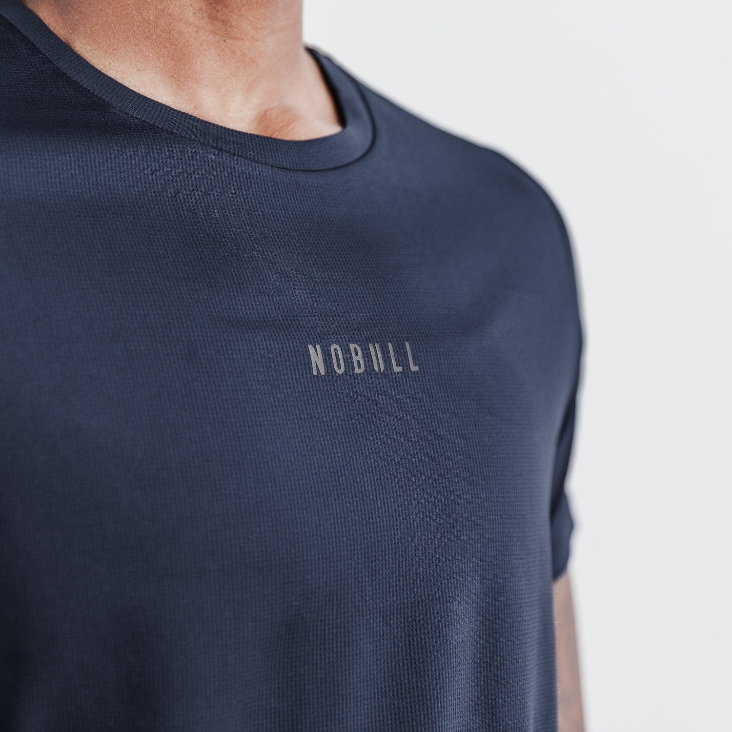 Women's Night Navy Deltapeak® Micro Textured Tee NOBULL Angle